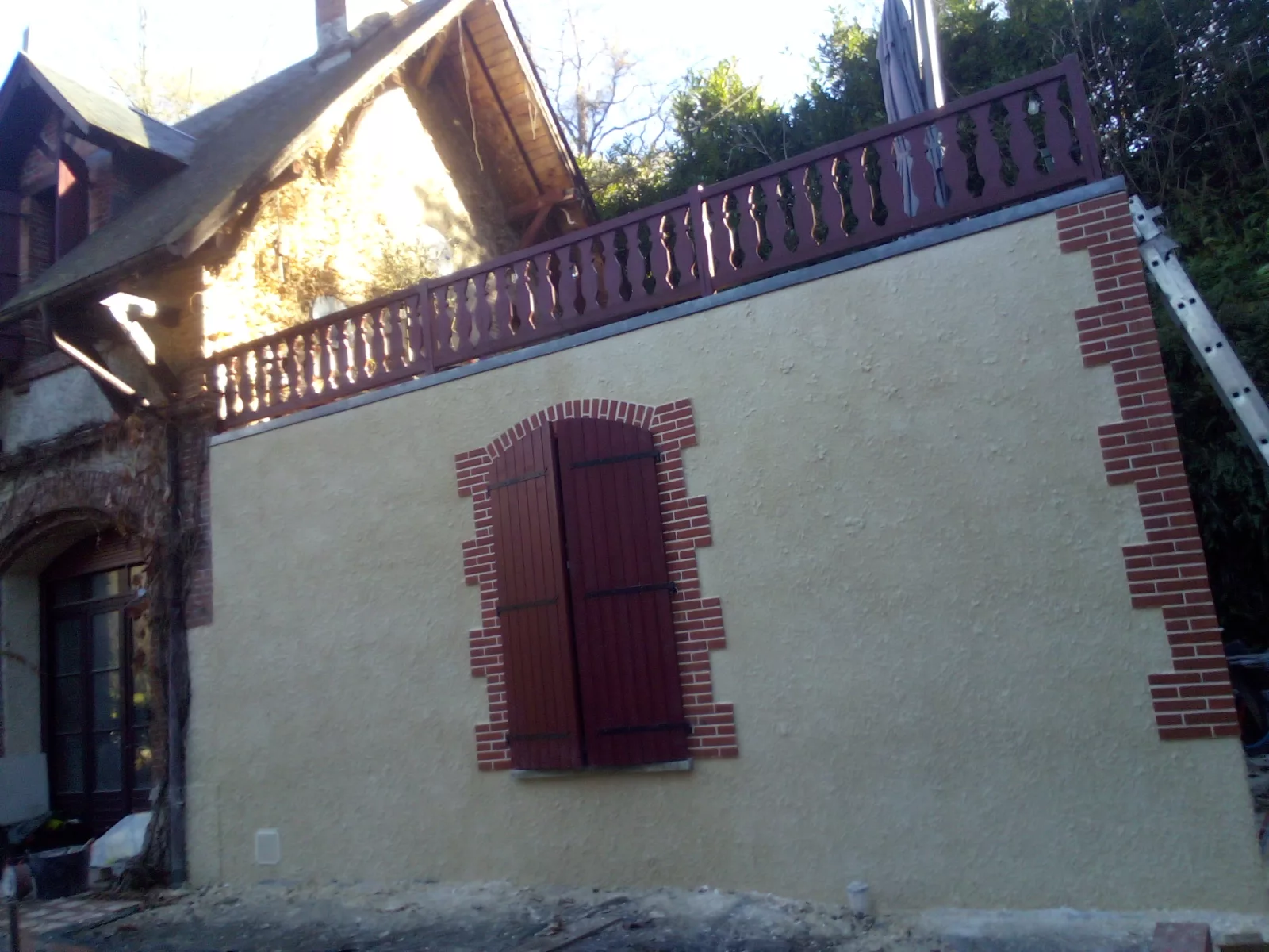 Encadrement porte et fenêtre en briques